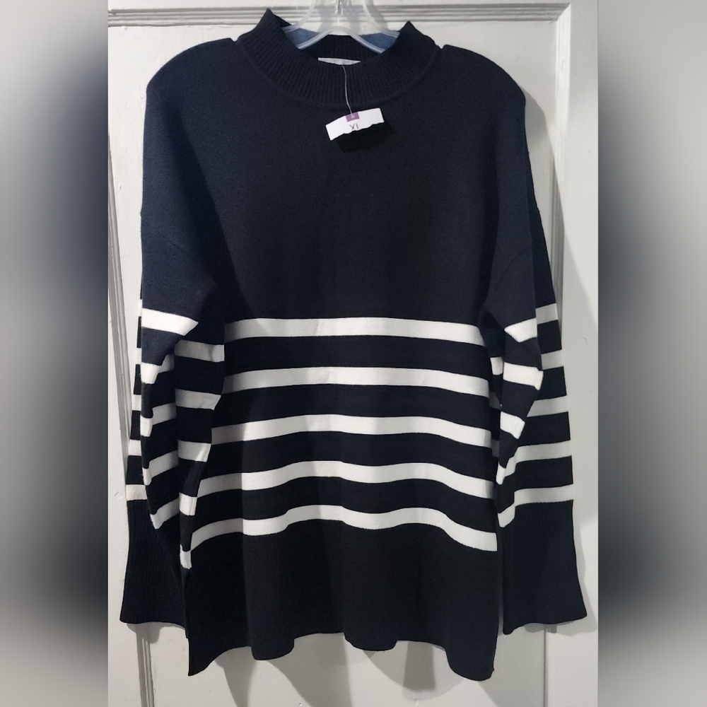 NWOT Elegant Oversized Black and White Striped Crew Neck Sweater size XL